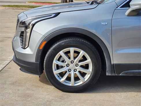 Used 2023 Cadillac XT4 Luxury w/ Cold Weather Package image 8