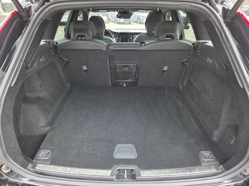 Used 2021 Volvo XC60 T5 R-Design image 28
