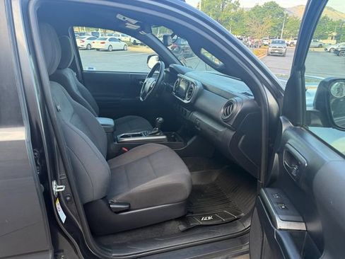 Used 2018 Toyota Tacoma TRD Sport w/ Technology Package AWD/4WD image 22