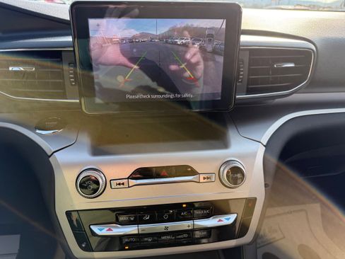 Used 2022 Ford Explorer XLT w/ Equipment Group 202A image 12