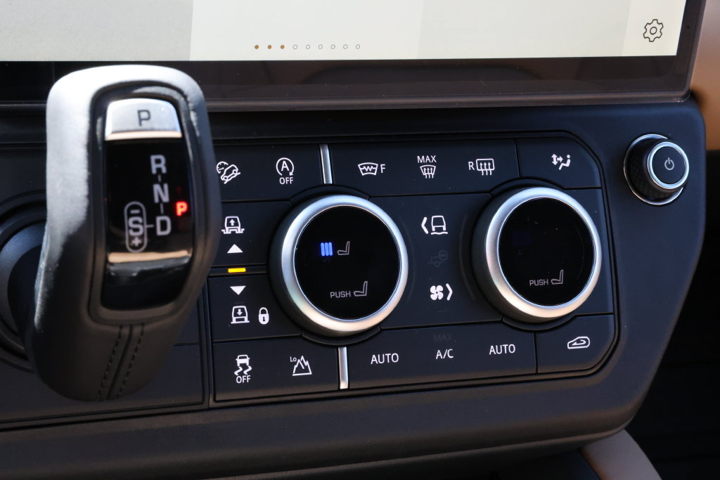 New 2026 Land Rover Defender 130 X-Dynamic SE AWD/4WD image 26
