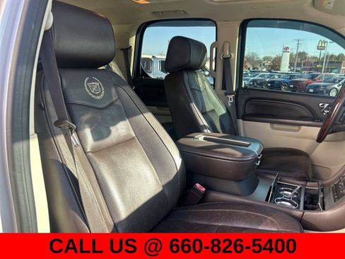 Used 2011 Cadillac Escalade Platinum AWD/4WD image 6