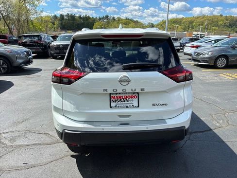 Certified 2024 Nissan Rogue SV w/ SV Premium Package AWD/4WD image 6