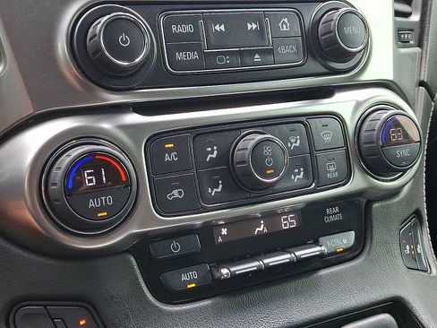 Used 2019 Chevrolet Suburban LT AWD/4WD image 15
