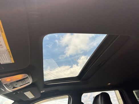 Used 2019 Jeep Grand Cherokee Altitude RWD image 46