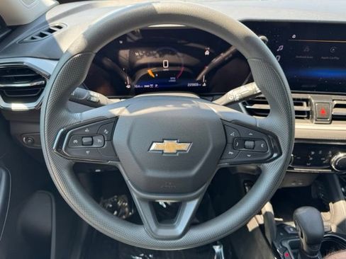 Used 2025 Chevrolet TrailBlazer LT AWD/4WD image 25