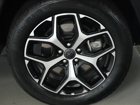 Used 2025 Jeep Compass Limited AWD/4WD image 10