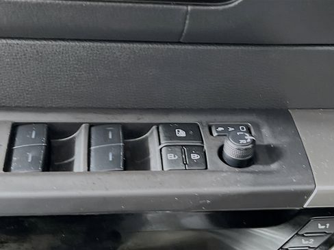 Used 2024 Toyota Tundra Limited AWD/4WD image 17