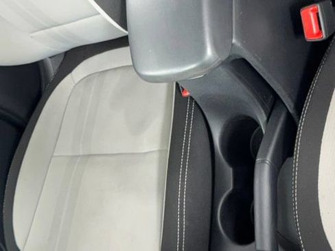 Used 2025 Hyundai Venue SEL FWD image 32