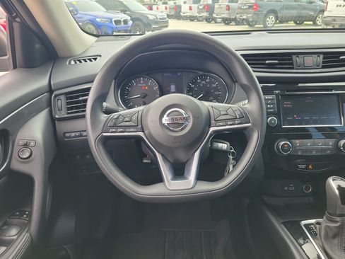 Used 2020 Nissan Rogue S FWD image 14