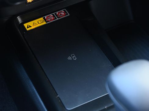 Used 2025 Toyota Camry SE image 19