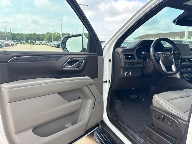 Used 2023 GMC Yukon SLT w/ SLT Premium Package AWD/4WD image 9