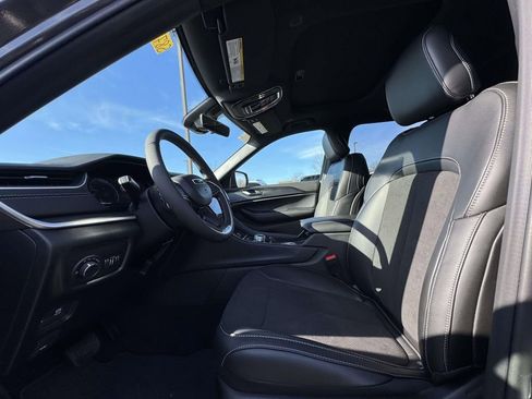 New 2025 Jeep Grand Cherokee L Altitude AWD/4WD image 15