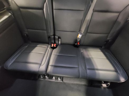 Used 2025 GMC Yukon XL Denali AWD/4WD image 24