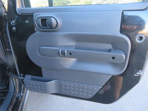 Used 2009 Jeep Wrangler Unlimited Rubicon w/ Dual Top Group image 30