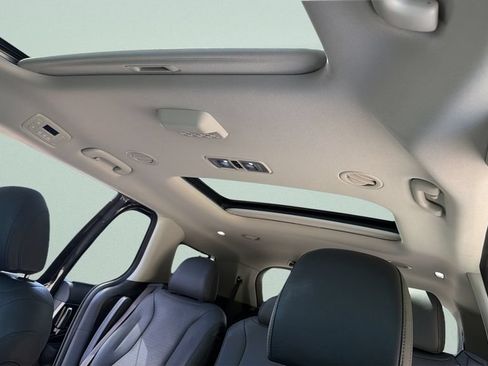 Used 2025 Kia Carnival SX Prestige FWD image 19