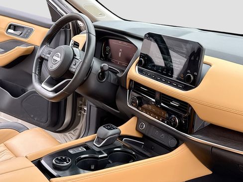 Certified 2022 Nissan Rogue Platinum w/ Head-Up Display Package AWD/4WD image 5
