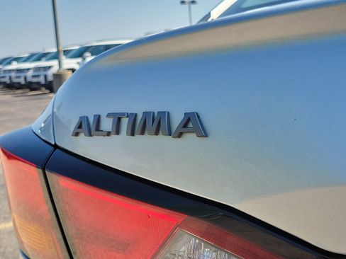 Used 2024 Nissan Altima 2.5 SV FWD image 6