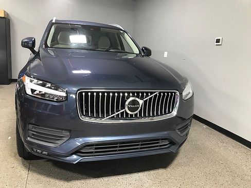 Used 2020 Volvo XC90 T5 Momentum w/ Protection Package Premier FWD image 8