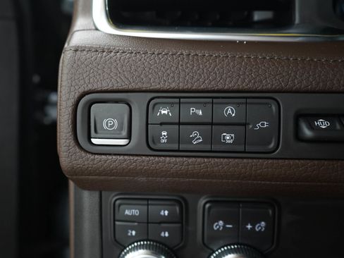 Used 2022 GMC Yukon XL Denali AWD/4WD image 29