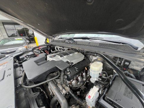 Used 2018 Cadillac Escalade Luxury AWD/4WD image 52