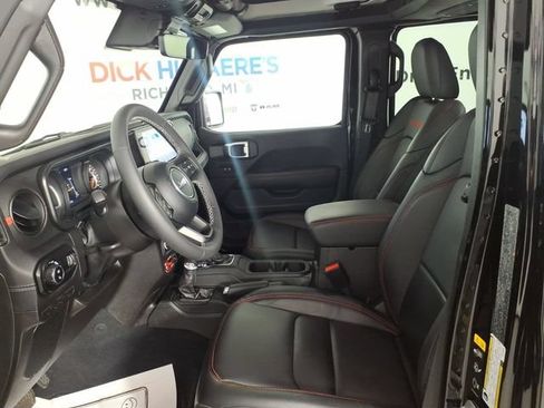 Used 2025 Jeep Gladiator Rubicon AWD/4WD image 12