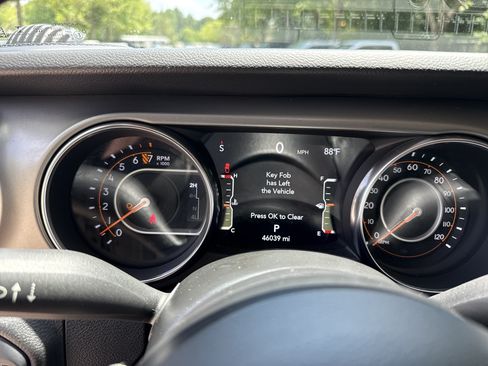 Used 2021 Jeep Gladiator Sport AWD/4WD image 31