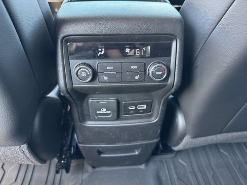 Used 2023 GMC Acadia SLT w/ Preferred Package FWD image 21