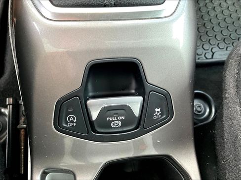 Used 2022 Jeep Renegade Limited AWD/4WD image 36