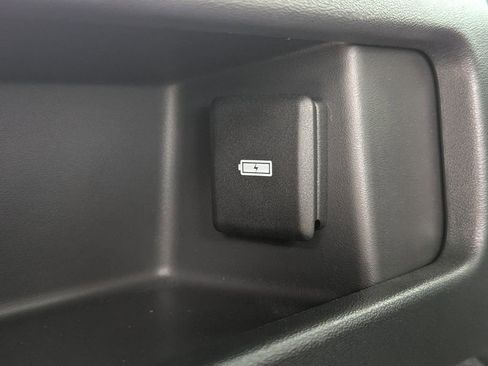 Used 2022 Land Rover Discovery Sport S image 35