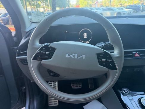Certified 2023 Kia Niro Wave w/ Wave Preserve Package FWD image 10