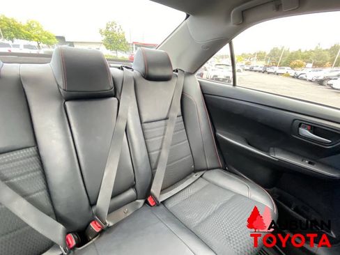 Used 2015 Toyota Camry SE FWD image 19