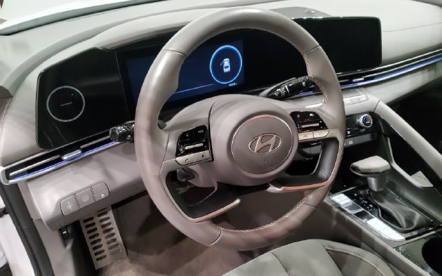 Used 2025 Hyundai Elantra SEL FWD image 33