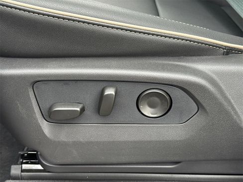 New 2026 GMC Yukon XL Elevation image 17