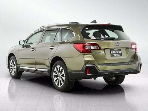 Used 2018 Subaru Outback 2.5i Touring AWD/4WD image 3
