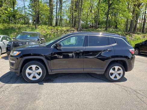 Used 2019 Jeep Compass Latitude w/ Cold Weather Group AWD/4WD image 5