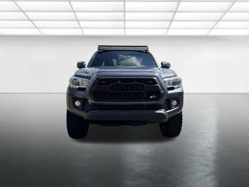Used 2017 Toyota Tacoma TRD Off-Road AWD/4WD image 9