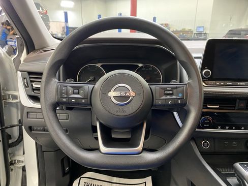 Used 2023 Nissan Rogue SV image 27