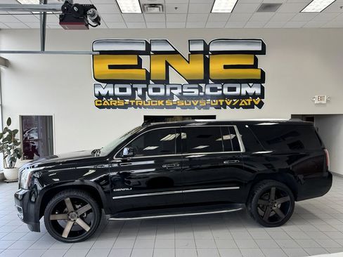 Used 2017 GMC Yukon XL Denali image 4