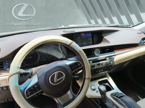Used 2018 Lexus ES 350 w/ Luxury Package w/Wood Trim FWD image 10