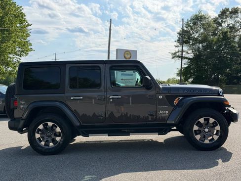 Used 2019 Jeep Wrangler Unlimited Sahara AWD/4WD image 8