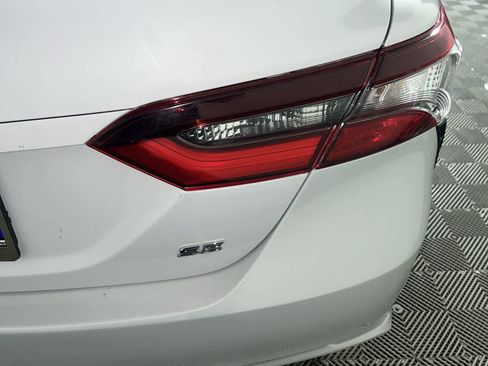 Used 2023 Toyota Camry SE image 12