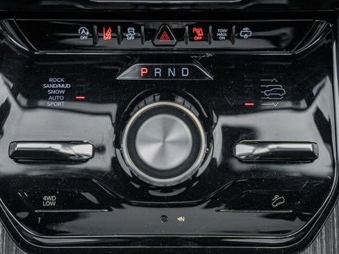 Used 2022 Jeep Wagoneer Series III w/ Premium Group I image 32