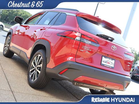 Used 2024 Toyota Corolla Cross XLE w/ Convenience Package AWD/4WD image 4