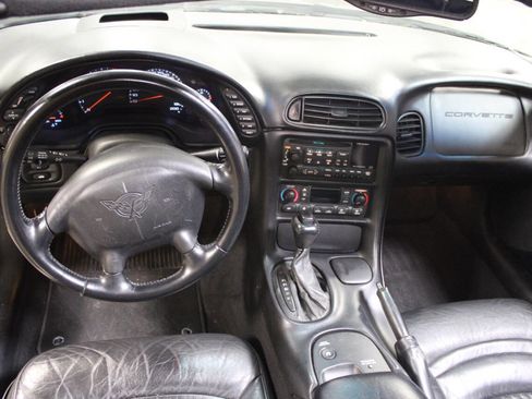 Used 2001 Chevrolet Corvette Coupe w/ Preferred Equipment Group2 image 34