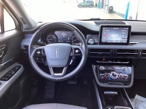 Used 2021 Lincoln Corsair AWD w/ Premium Package image 19
