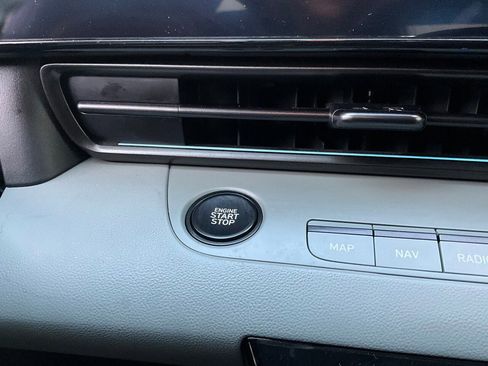 Used 2025 Hyundai Elantra Limited image 27