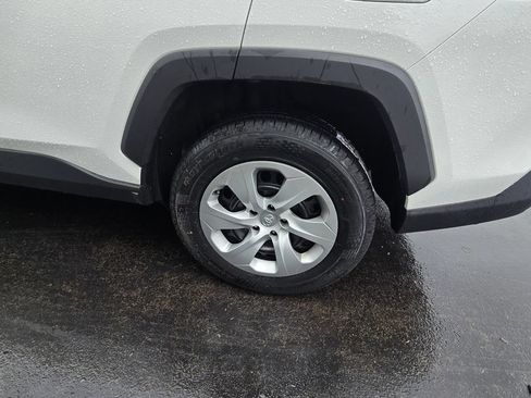 Used 2023 Toyota RAV4 LE AWD/4WD image 3