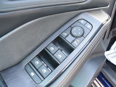 Used 2025 Nissan Rogue SV FWD image 11