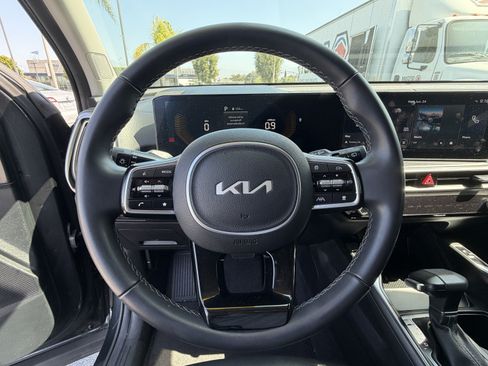 Certified 2025 Kia Sorento S w/ Panoramic Sunroof Package AWD/4WD image 12